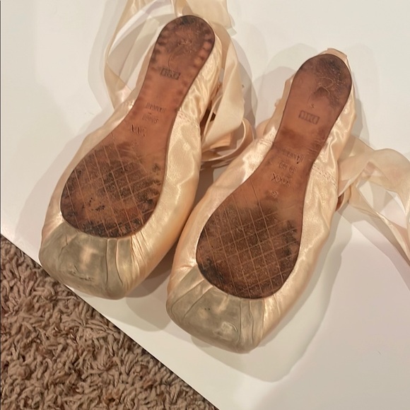 BLOCH Satin Ballet Pointe Shoes - Picture 3 of 7
